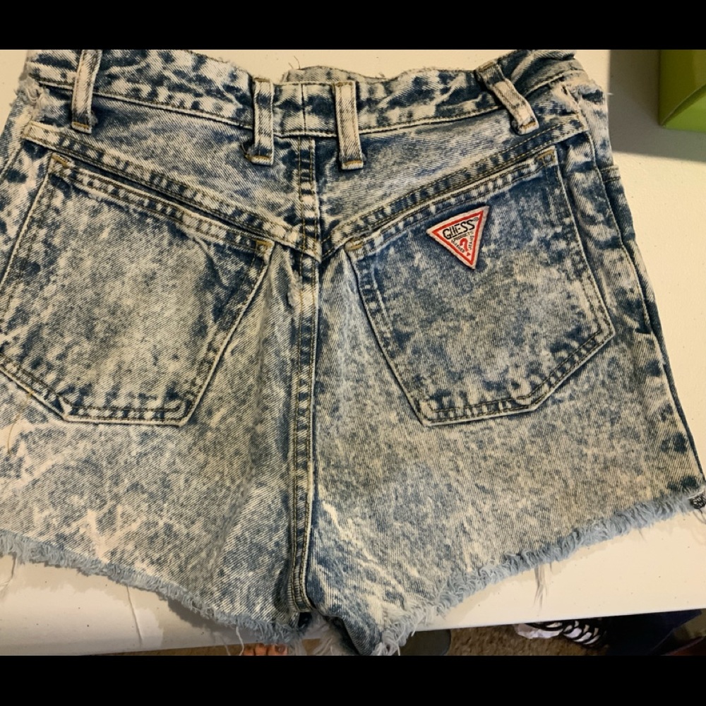 Cute Guess light wash short shorts.